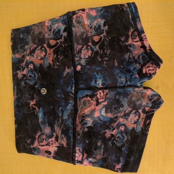 Lululemon high waisted spandex shorts - Picture 2 of 2